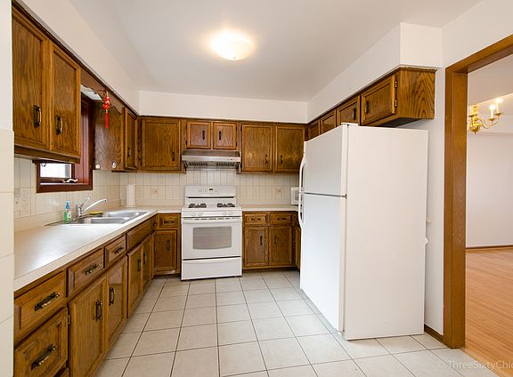 4th image of 2338 S Canal St Unit J