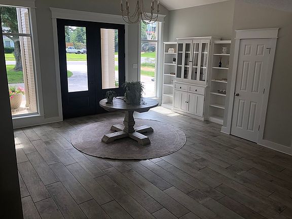2nd image of 119 Watersedge Dr