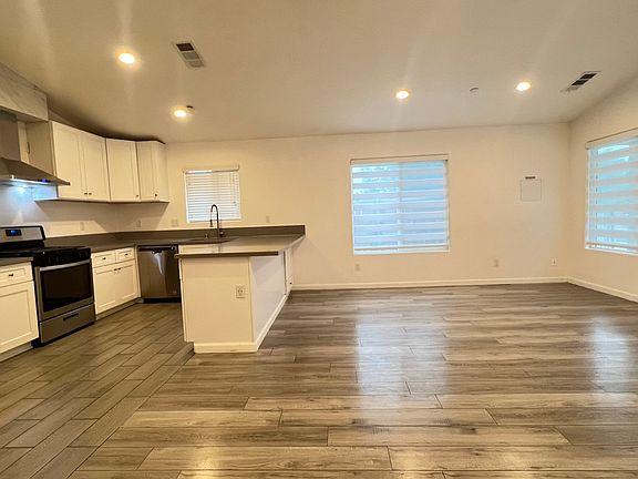 2nd image of 1890 E Victoria Ave APT 1