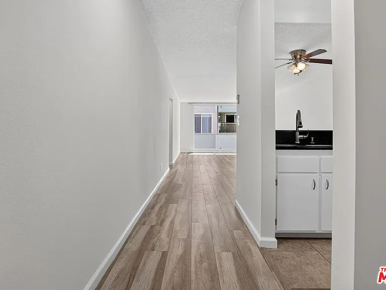 311 Montana Ave #302 — Photo 4