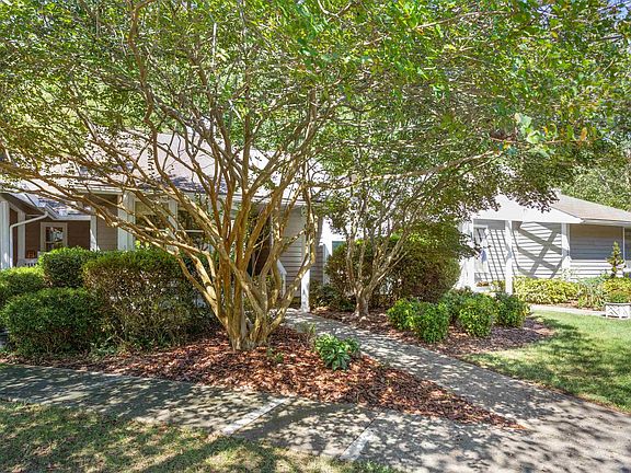3rd image of 223 Kirkwood Dr