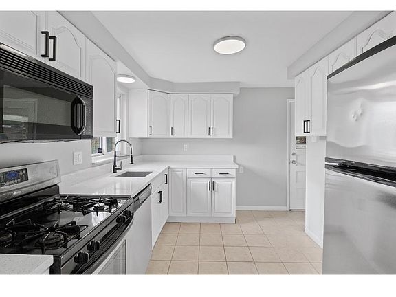 3rd image of 1160 Sarah St