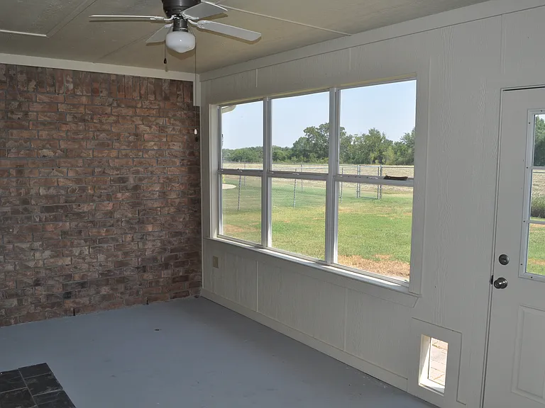 705 Katy Ln — Photo 18