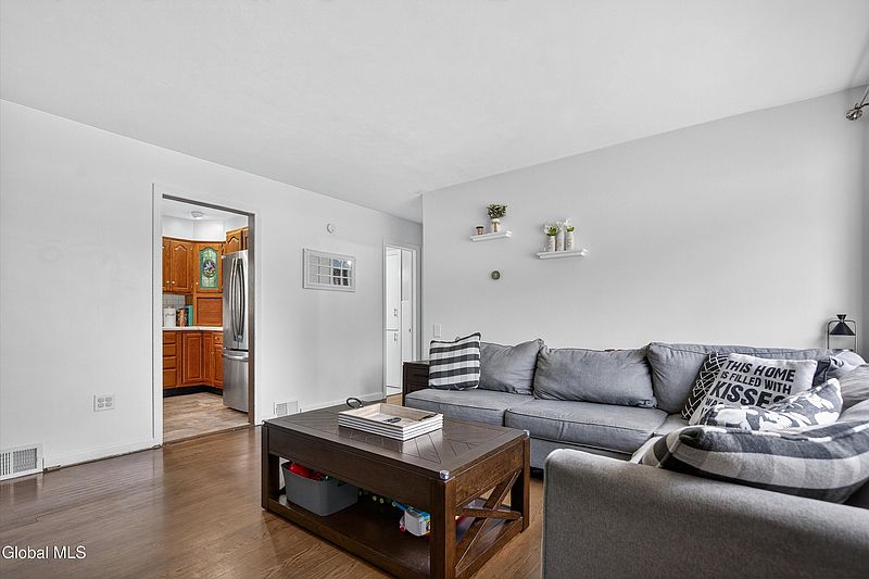4th image of 1321 W High Street