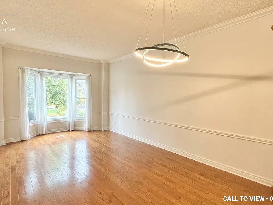 1610 Heathside Cres