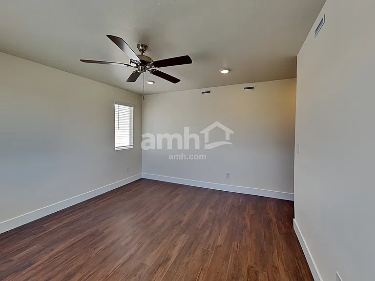 1389 E Ludlow Dr — Photo 9