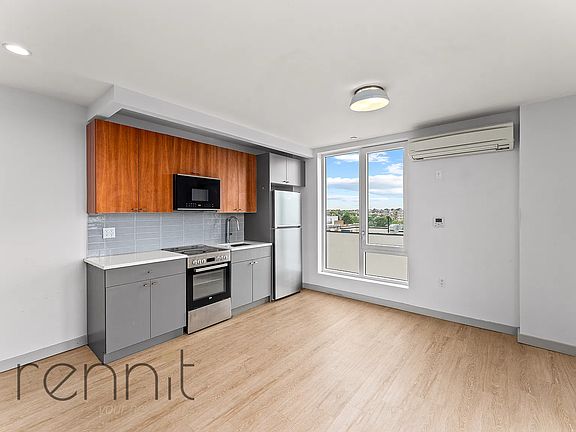 2nd image of 2809 Clarendon Rd #701
