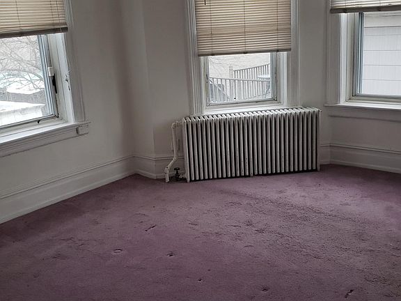 4th image of 755 E 89th St
