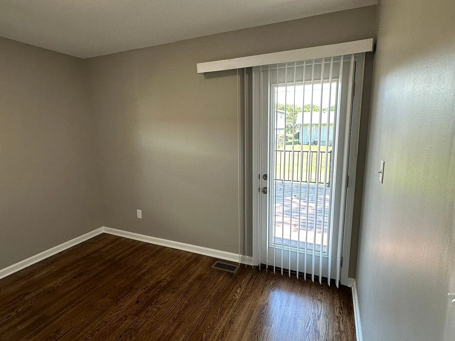 3 bed, 1064 sqft, $1,500 — Photo 3