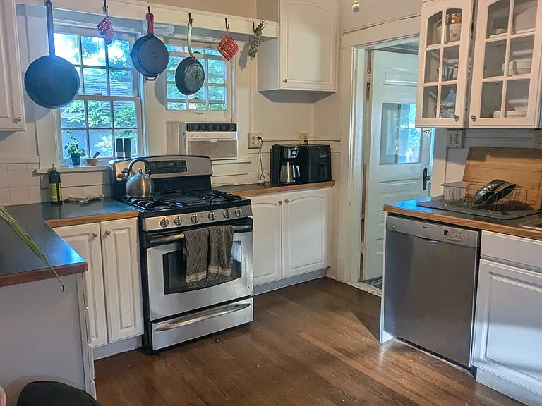 519 E Myrtle St — Photo 6