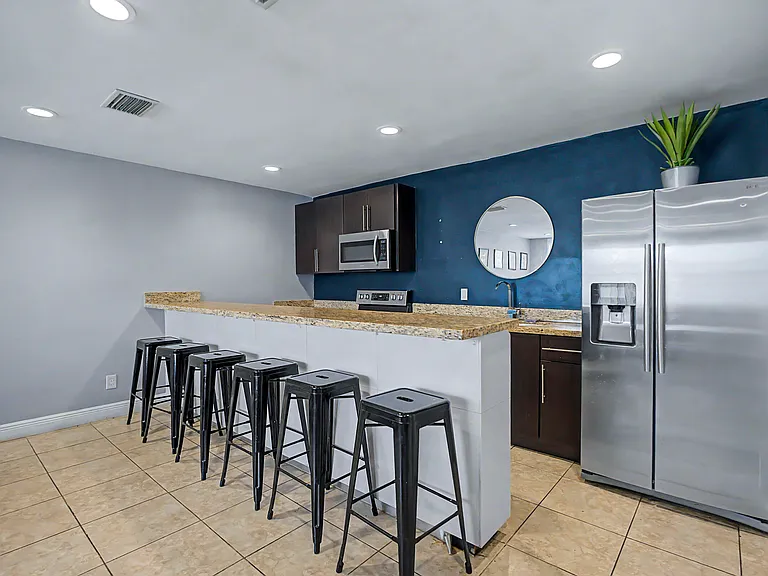 421 NE 1st St #204 — Photo 38
