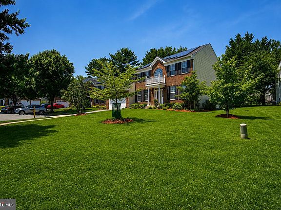 3rd image of 1 Hickory Spring Ct