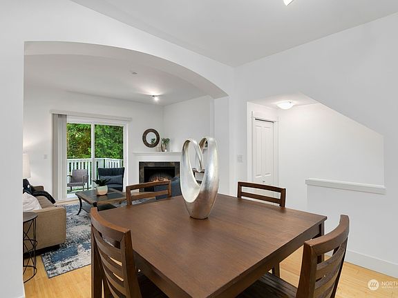 Dining Space off Kitchen>