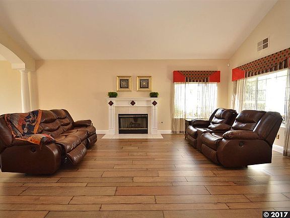 5th image of 302 Newcastle Ln