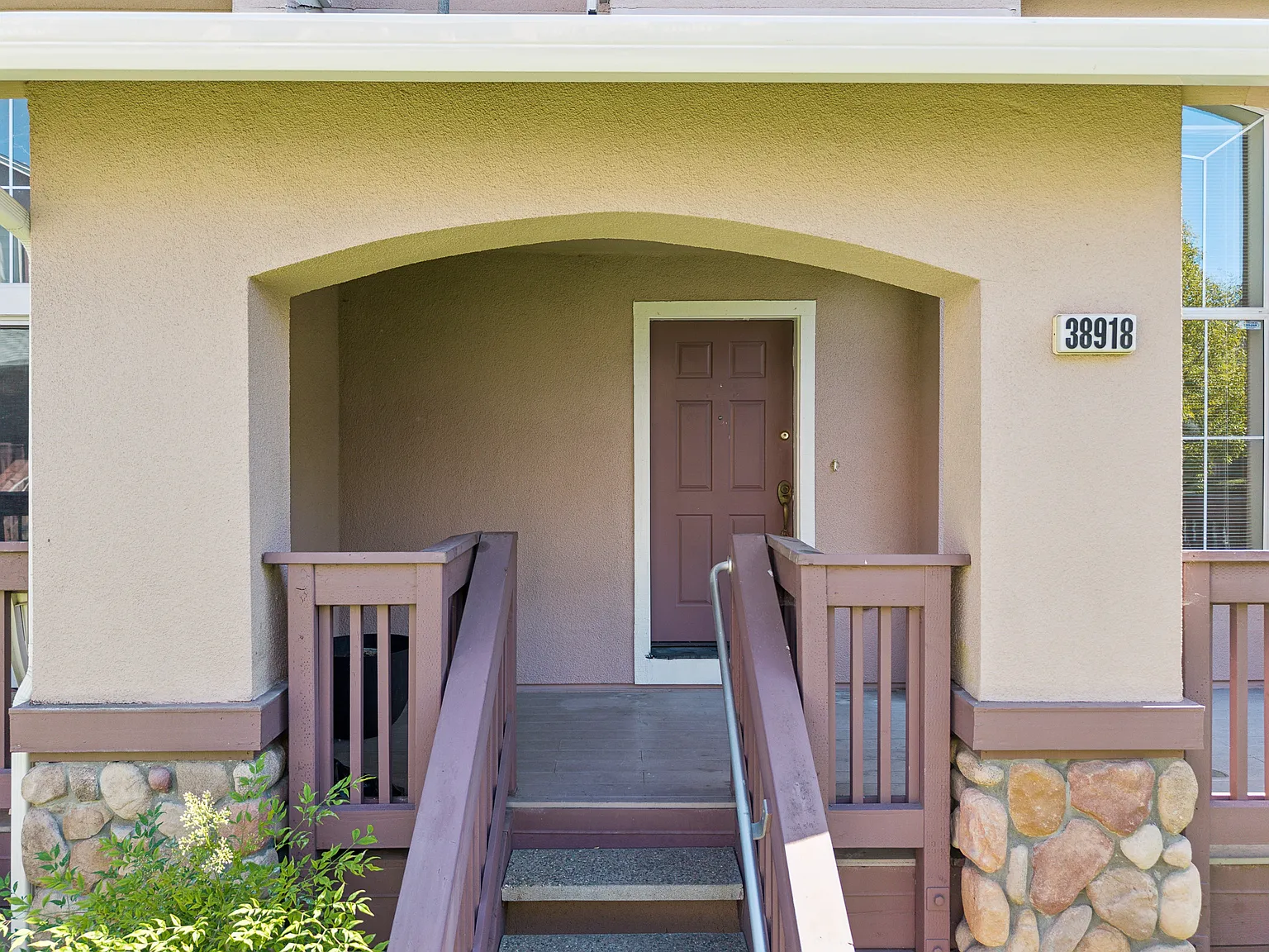3 bed, 2.5 bath, 1400 sqft, $4,400 — Photo 2