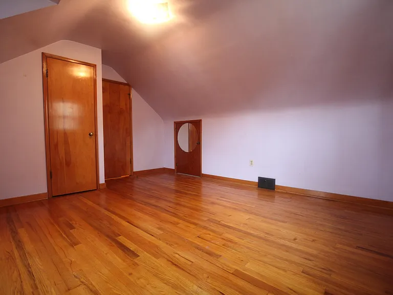 2467 Woodward Ave — Photo 8