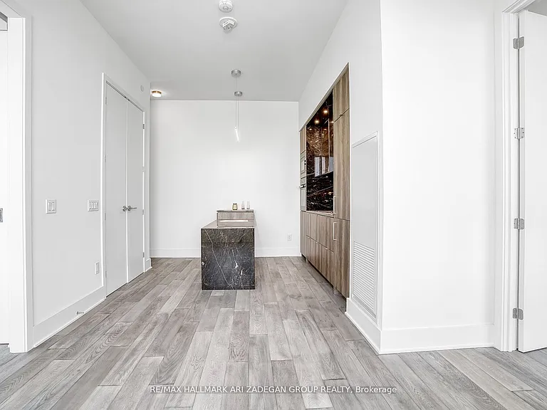 11 Yorkville Ave #5806 — Photo 9