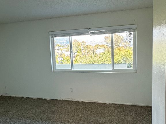 4th image of 1000 Cliff Dr #10