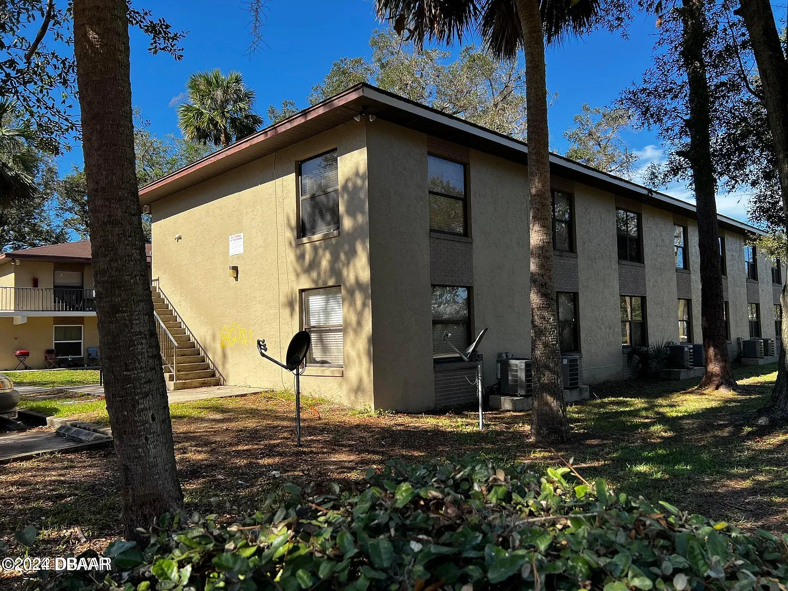 2 bed, 2.0 bath, 848 sqft, $1,200 — Photo 2