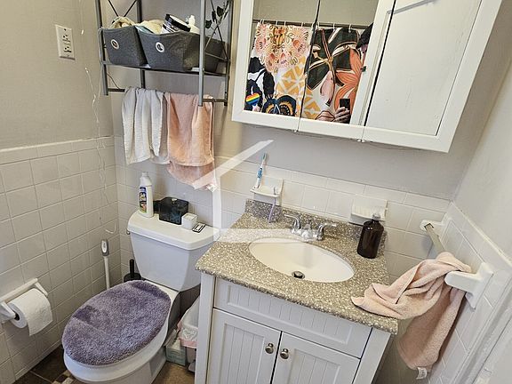5th image of 72 Ashford St APT 1