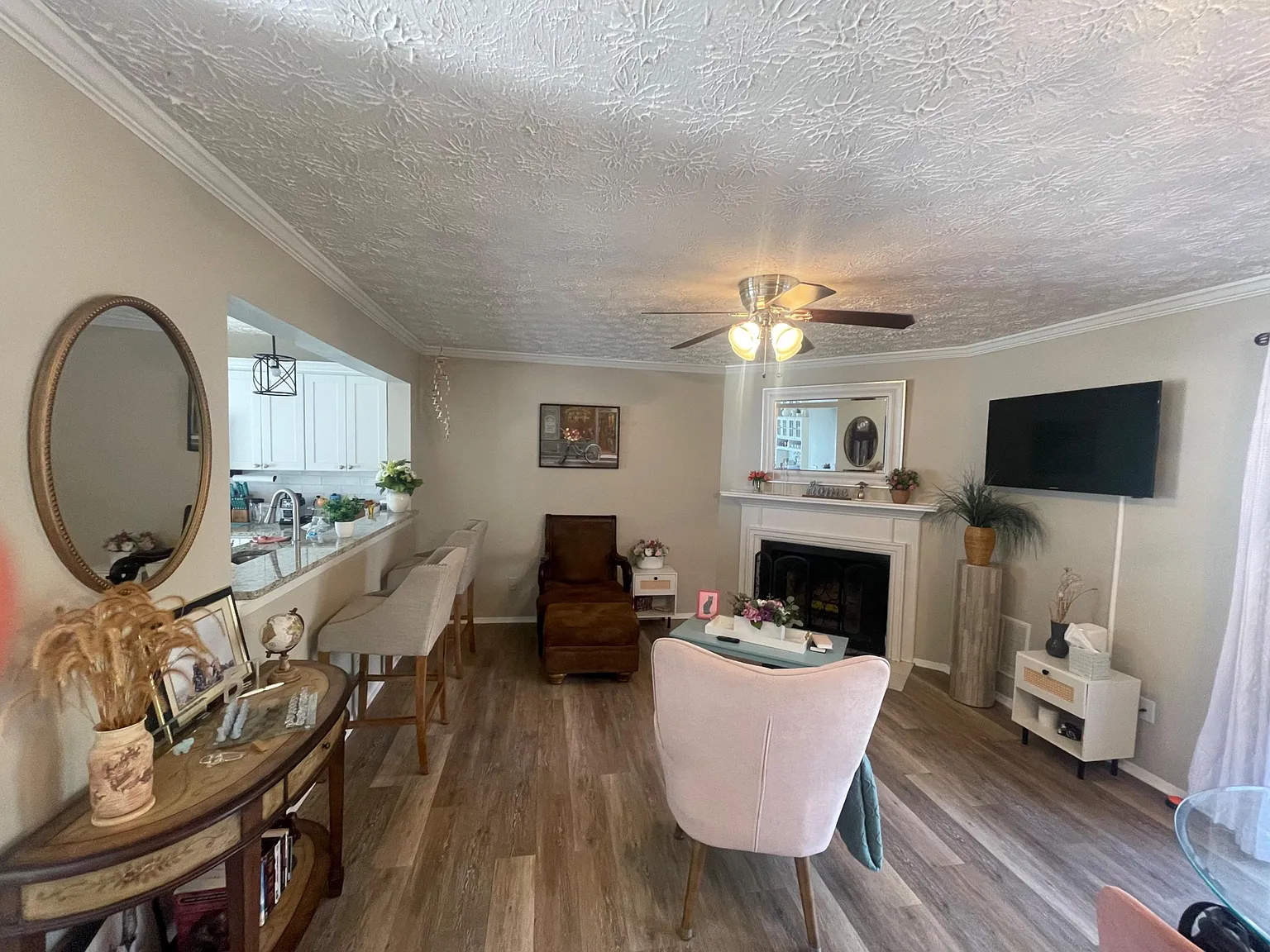 1 bed, 1.0 bath, 4000 sqft, $1,577 — Photo 4