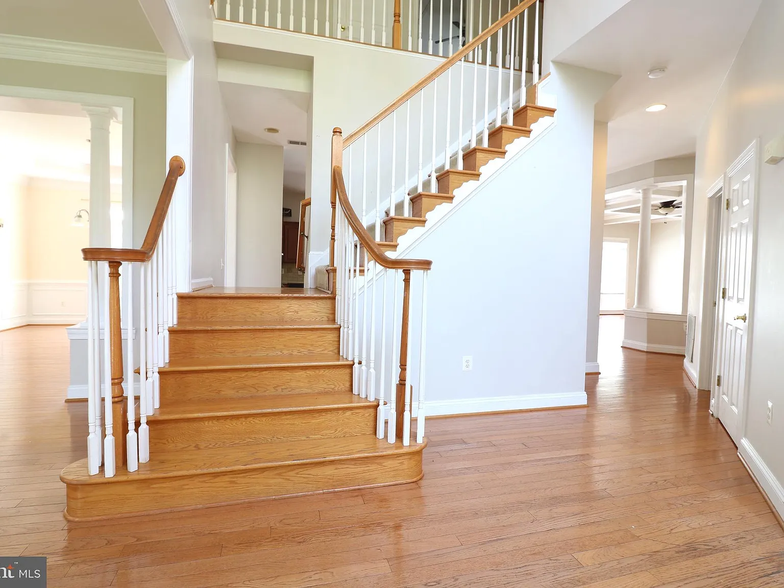 5 bed, 4.5 bath, 5129 sqft, $5,250 — Photo 2