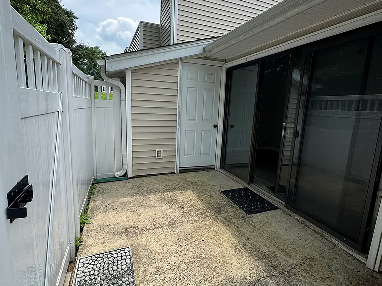 7801 Renaissance Ct — Photo 28