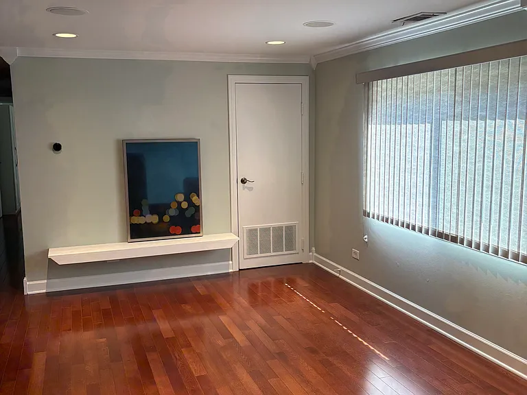 560 Vine Ave #203 — Photo 1