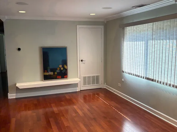 560 Vine Ave, Highland Park, IL 60035