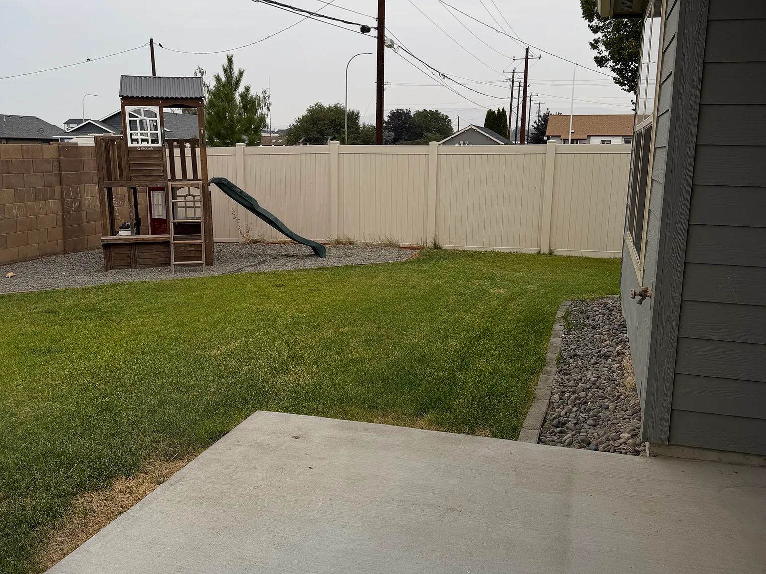 3 bed, 1708 sqft, $2,395 — Photo 2