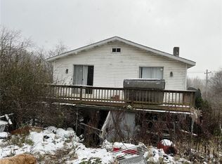 703 E Main St, Reynoldsville, PA 15715