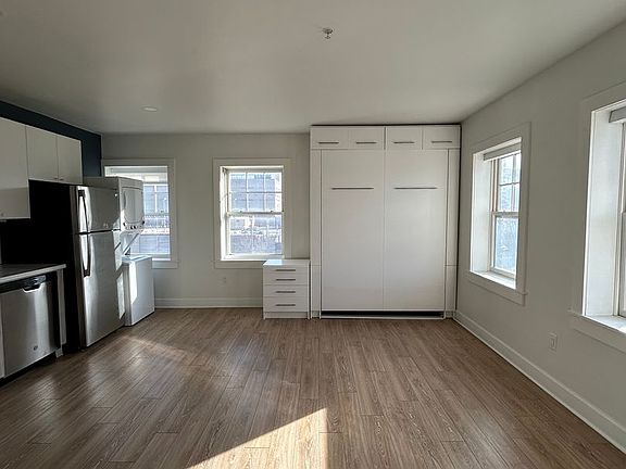 2nd image of 1760 Jackson St #304