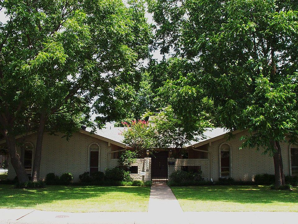 Great Curb Appeal & Huge Trees