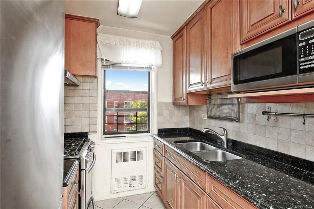 4 Bed 2 Bath Property, New York • 1,600 Sq Ft