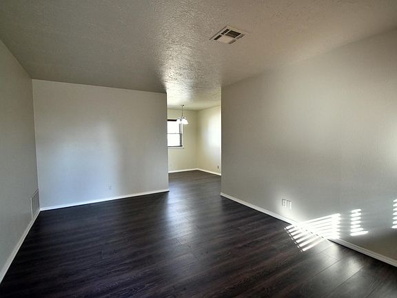 4th image of 1209 Charleston Ct