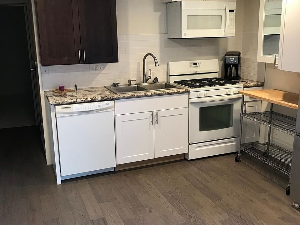 BOTTOM DUPLEX KITCHEN WITH GAS STOVE; OVERSIZED FRIDGE