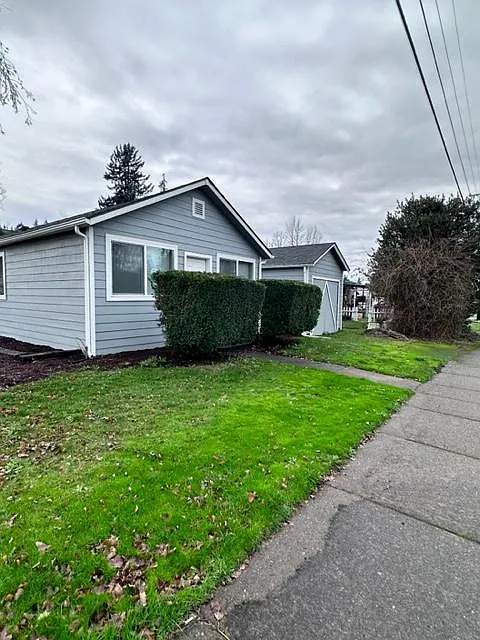 1218 Main St photo 1