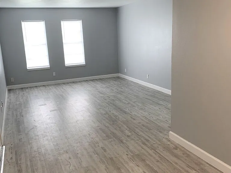 5808 S Alameda St — Photo 3