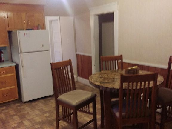 Eat in kitchen