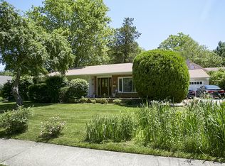 21 Plymouth Rd, Great Neck, NY 11023