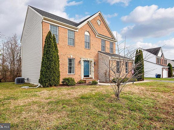 3rd image of 303 Brookfield Dr