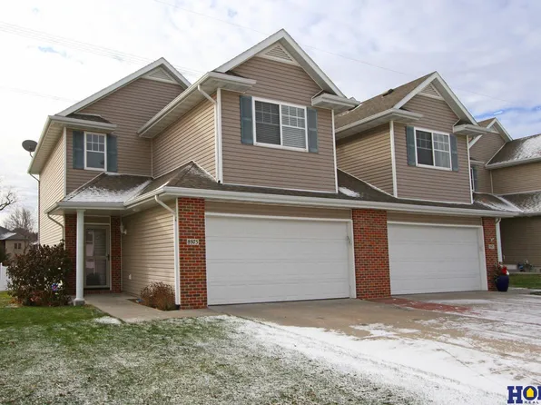 8975 Broken Spoke Dr, Lincoln, NE 68507