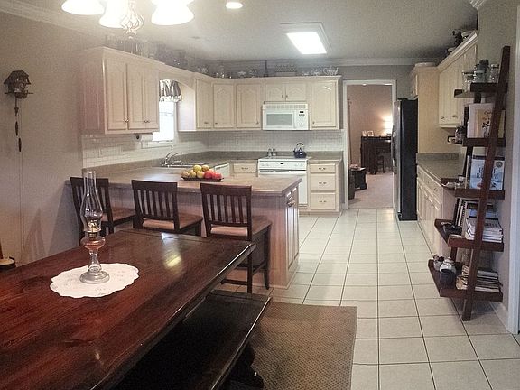 2nd image of 1225 Excalibur Dr SW