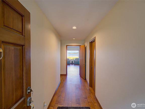 4th image of 17600 Sandridge Road