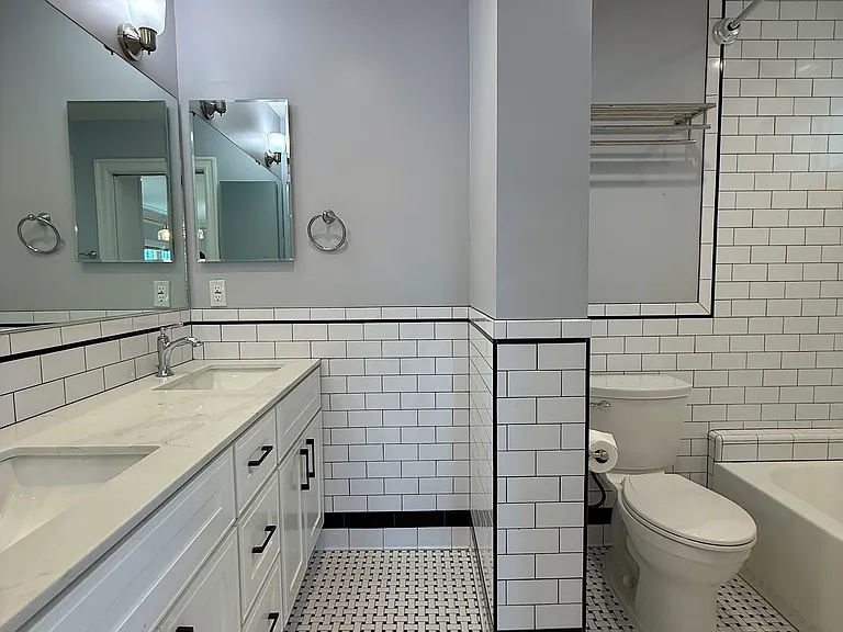 800 York St #800 — Photo 4
