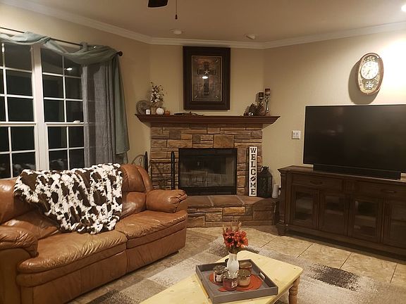 3rd image of 1006 Saunders Dr