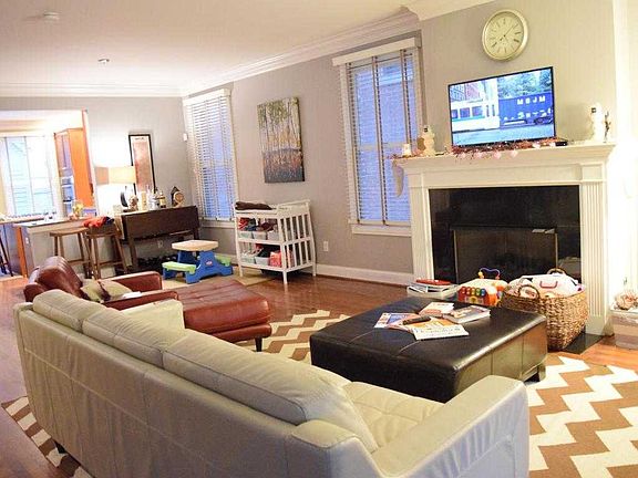 4th image of 1046 Harrison Park Pl