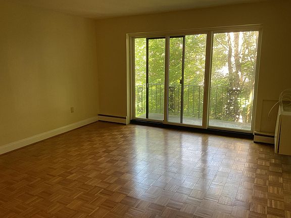 3rd image of 267 Linwood Ave #4C