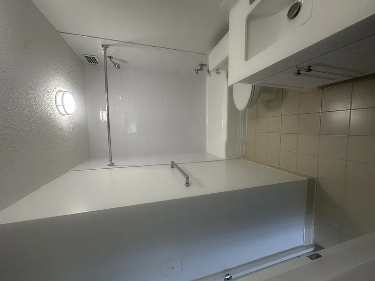 Calvert House Apartments — Photo 66