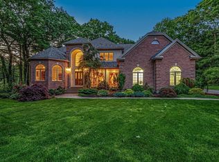 7 Sturbridge Rd, Medfield, MA 02052